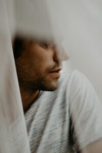 孤独を感じるあなたが匿名でできる相談方法は？